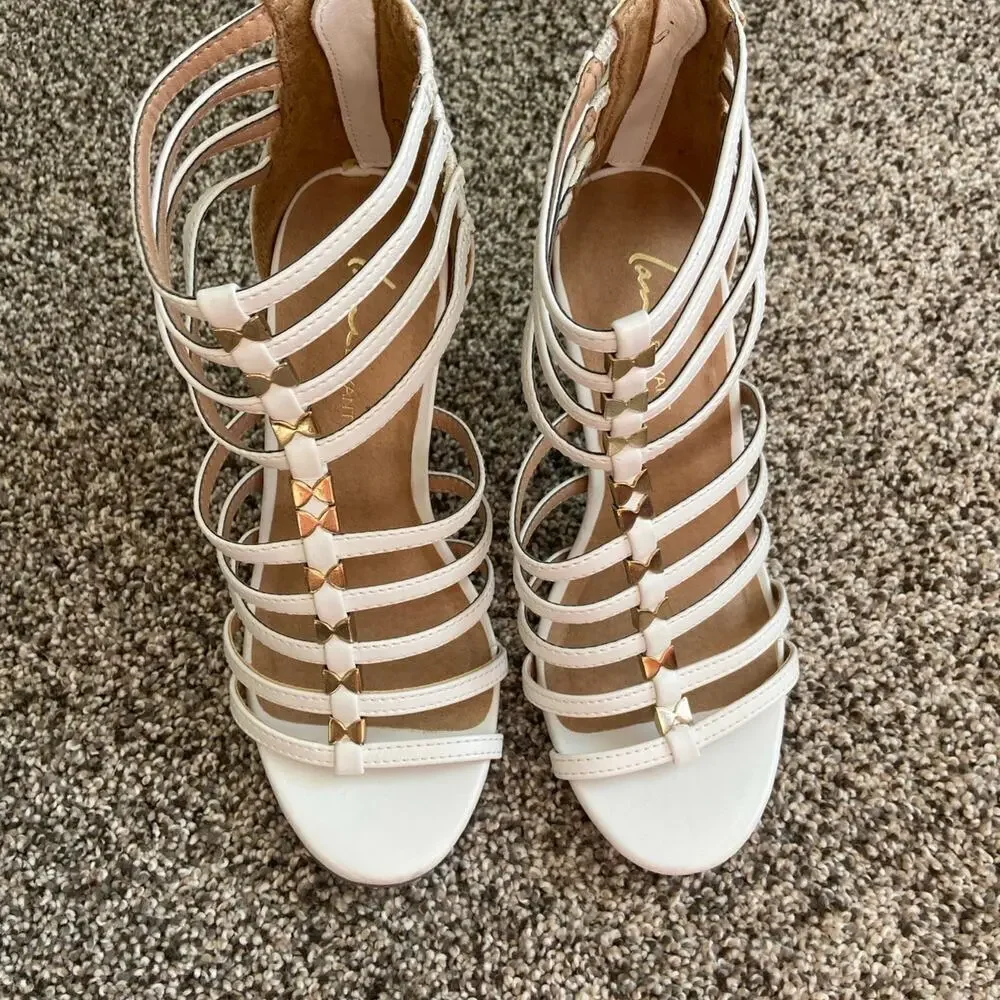 Lane Bryant strappy white heel with gold bows 7w new with defect - Picture 2 of 8